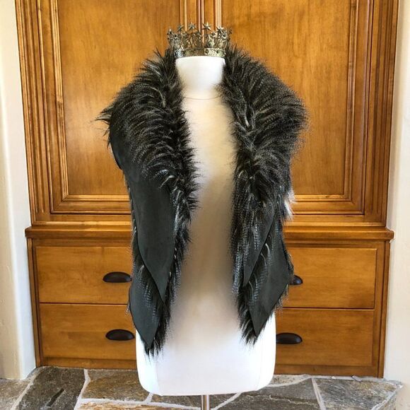 Dolce Cabo Olive Faux Fur Lined Vest Size Large - Picture 1 of 16